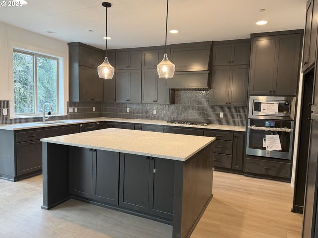 14988 Se Andre Way, Clackamas, OR 97015