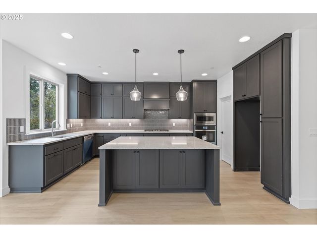 14988 Se Andre Way, Clackamas, OR 97015