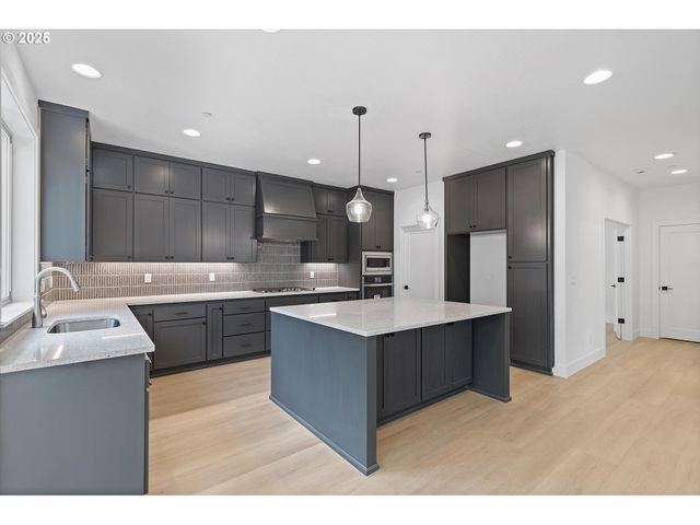 14988 Se Andre Way, Clackamas, OR 97015