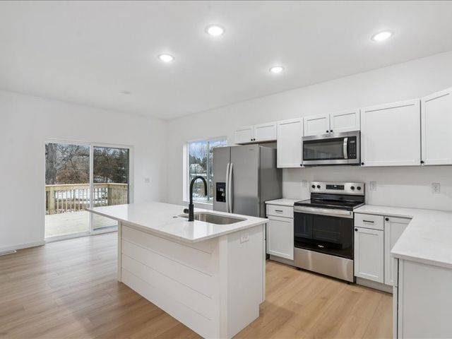 114 Cherry Lane, Riverside, IA 52327