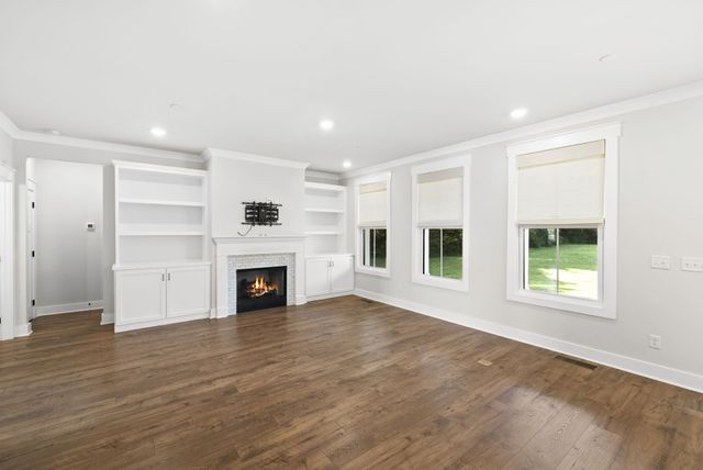 2744 Morrow Ln, Columbia, TN 38401