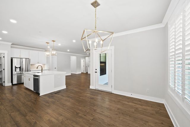 2744 Morrow Ln, Columbia, TN 38401