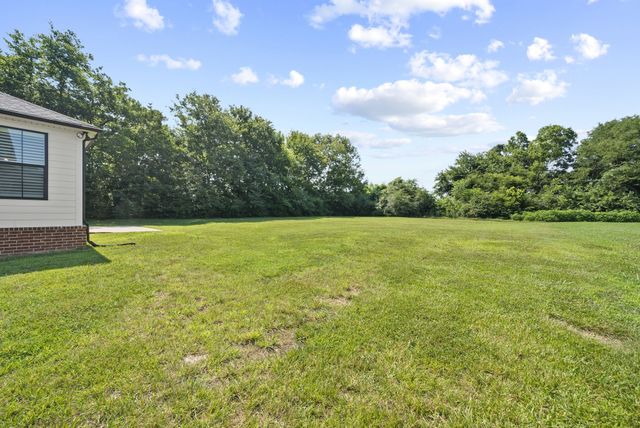 2744 Morrow Ln, Columbia, TN 38401