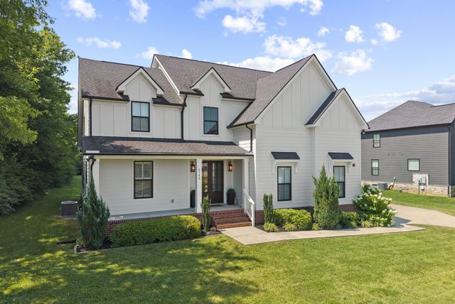 2744 Morrow Ln, Columbia, TN 38401