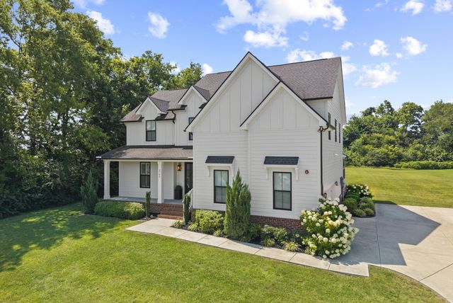 2744 Morrow Ln, Columbia, TN 38401