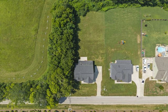 2744 Morrow Ln, Columbia, TN 38401