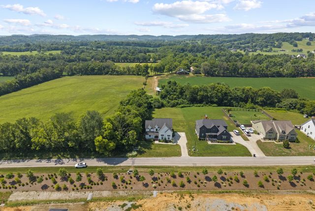 2744 Morrow Ln, Columbia, TN 38401