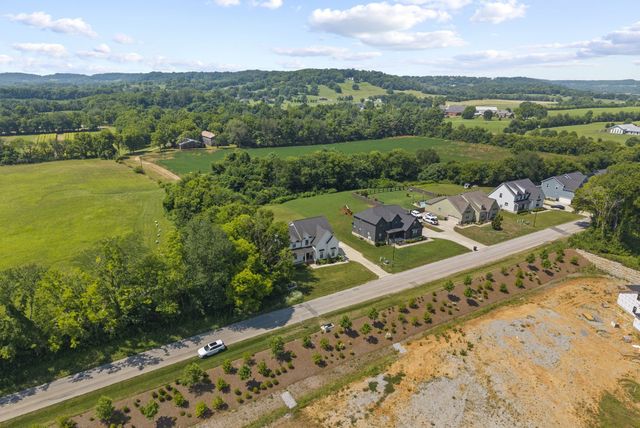 2744 Morrow Ln, Columbia, TN 38401