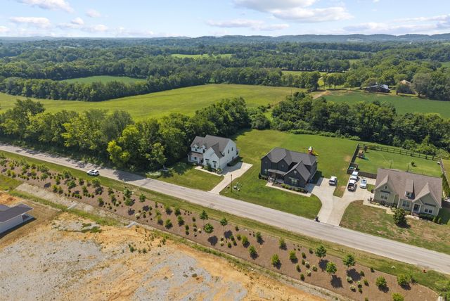 2744 Morrow Ln, Columbia, TN 38401