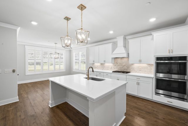 2744 Morrow Ln, Columbia, TN 38401