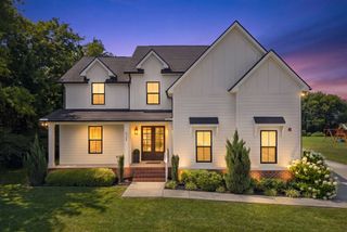 2744 Morrow Ln, Columbia, TN 38401