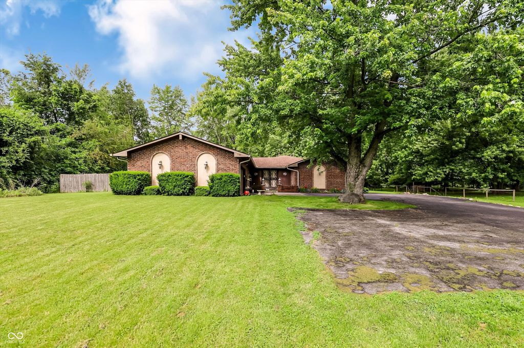 8916 S Franklin Road, Indianapolis, IN 46259