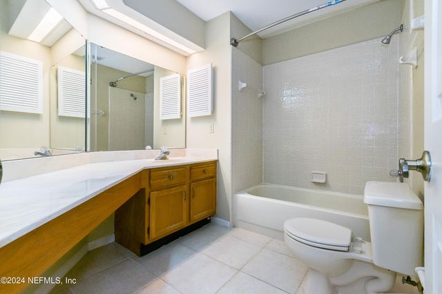 8642 HAMMOND FOREST Drive, Jacksonville, FL 32221
