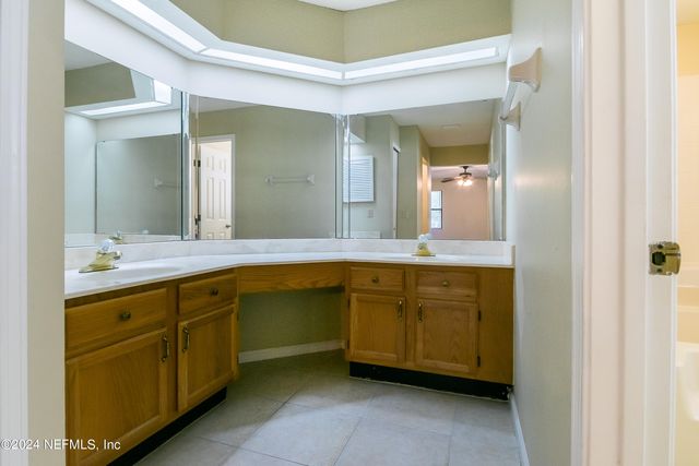 8642 HAMMOND FOREST Drive, Jacksonville, FL 32221
