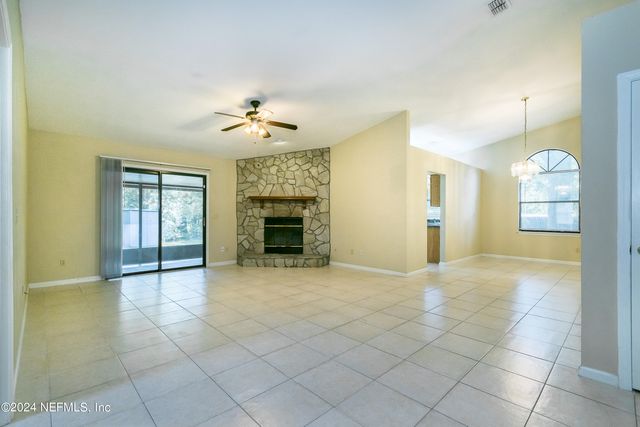 8642 HAMMOND FOREST Drive, Jacksonville, FL 32221