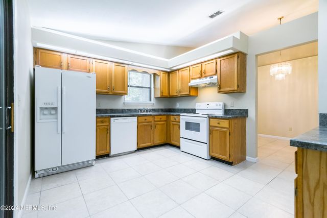 8642 HAMMOND FOREST Drive, Jacksonville, FL 32221