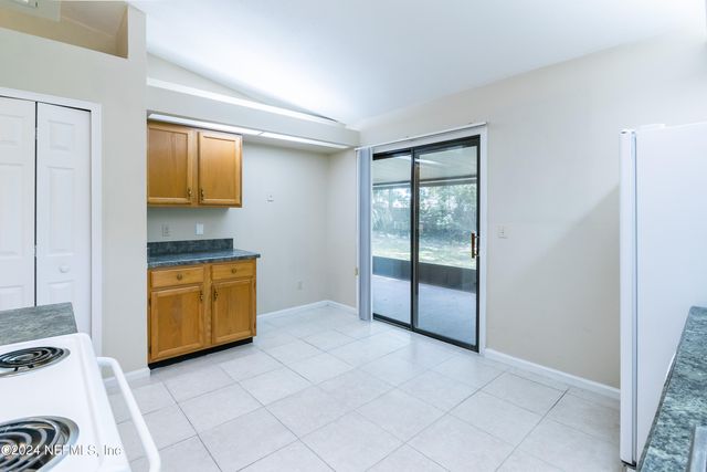 8642 HAMMOND FOREST Drive, Jacksonville, FL 32221