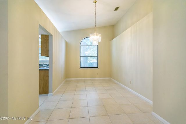 8642 HAMMOND FOREST Drive, Jacksonville, FL 32221