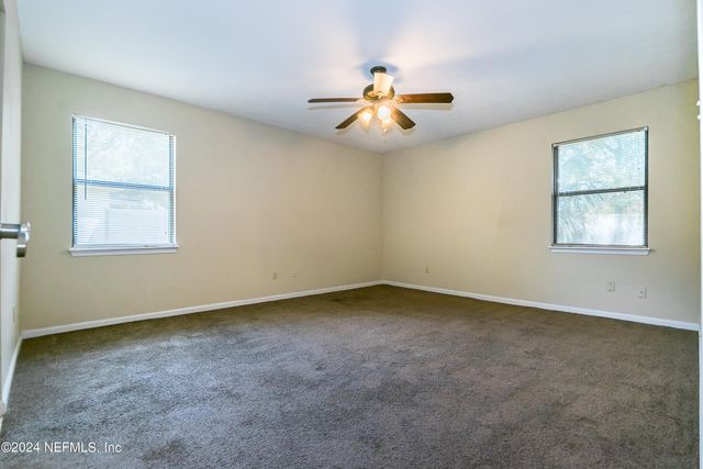 8642 HAMMOND FOREST Drive, Jacksonville, FL 32221