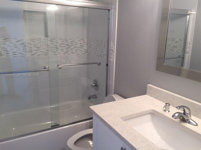 10740 N Kendall Dr L-24, Miami, FL 33176