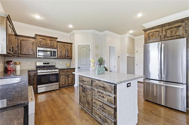 1406 Silhouette Drive, Kearney, MO 64060