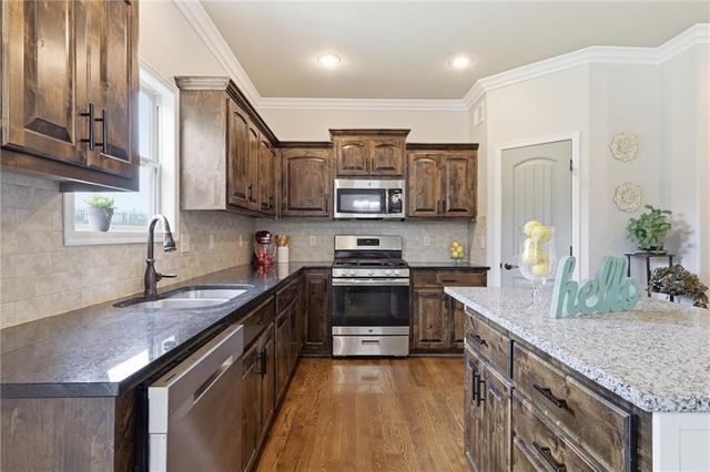 1406 Silhouette Drive, Kearney, MO 64060