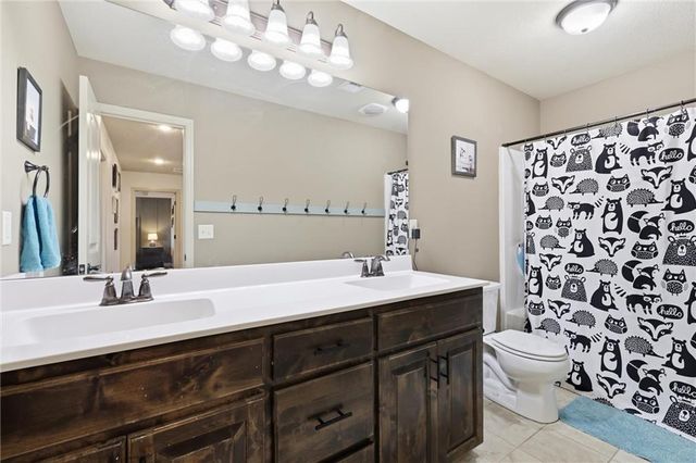 1406 Silhouette Drive, Kearney, MO 64060