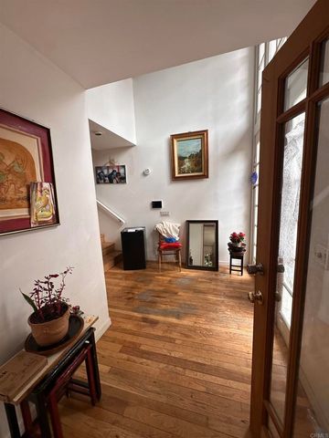507 W Rustic Rd, Santa Monica, CA 90402