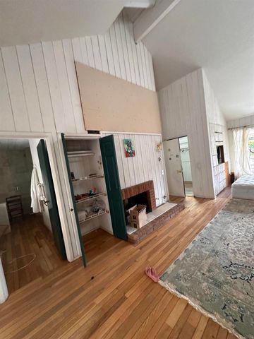 507 W Rustic Rd, Santa Monica, CA 90402
