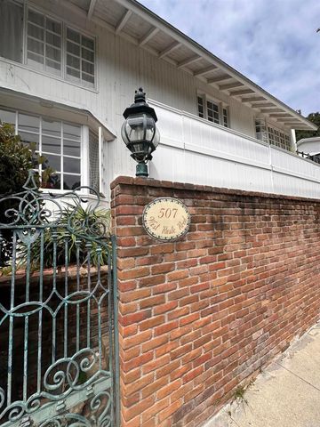 507 W Rustic Rd, Santa Monica, CA 90402