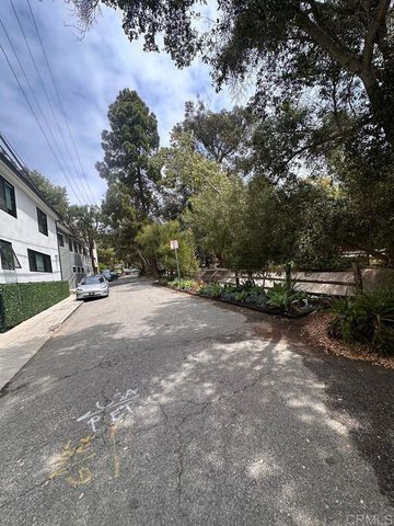 507 W Rustic Rd, Santa Monica, CA 90402