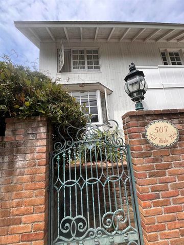 507 W Rustic Rd, Santa Monica, CA 90402
