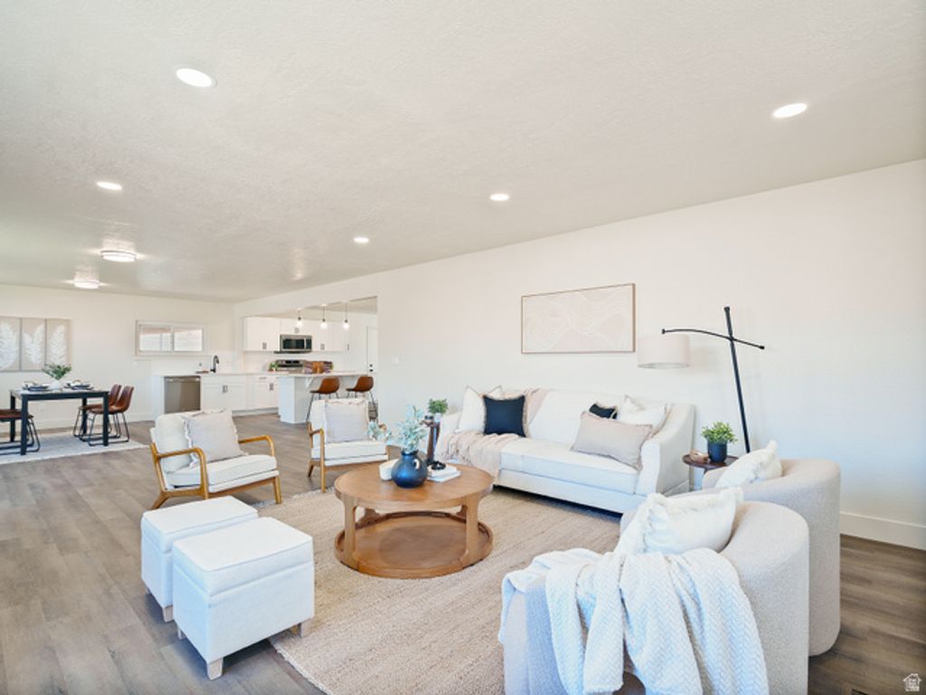 Image 12 of property listing at 5229 S KINGSWOOD DR, Taylorsville, UT 84129