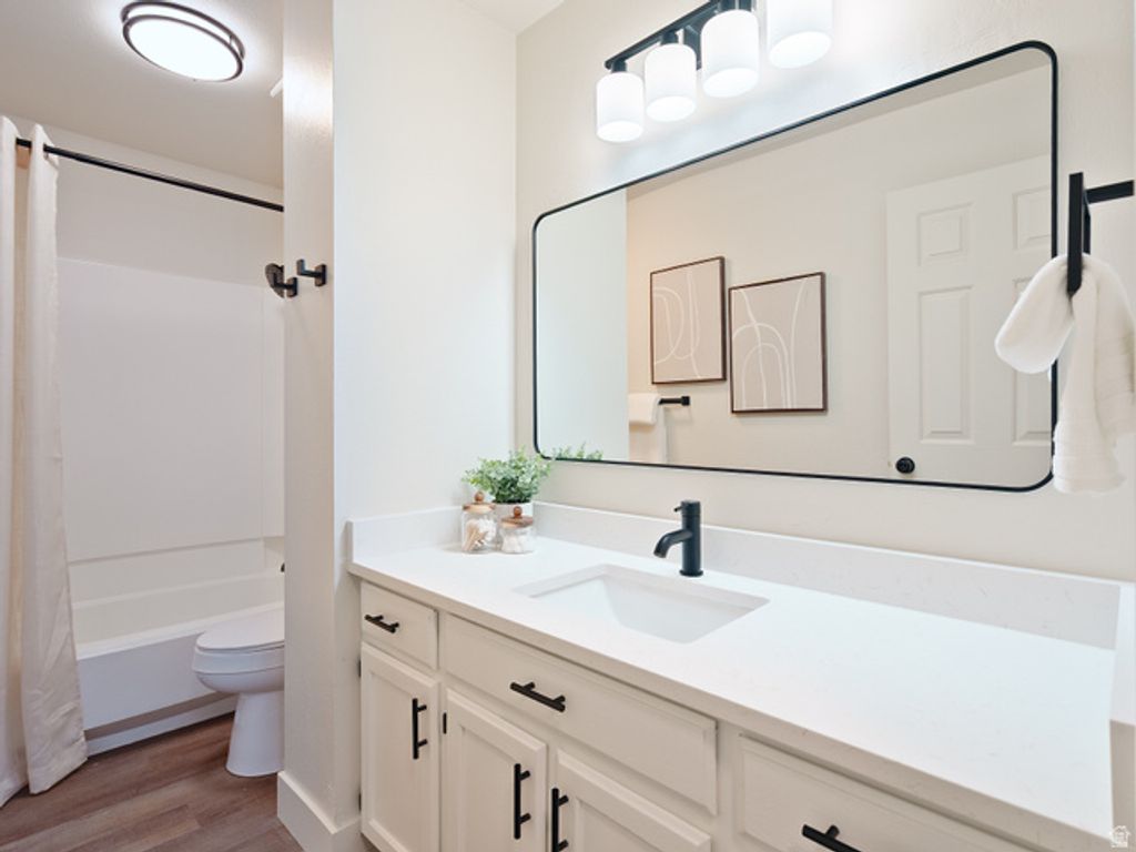 Image 13 of property listing at 5229 S KINGSWOOD DR, Taylorsville, UT 84129