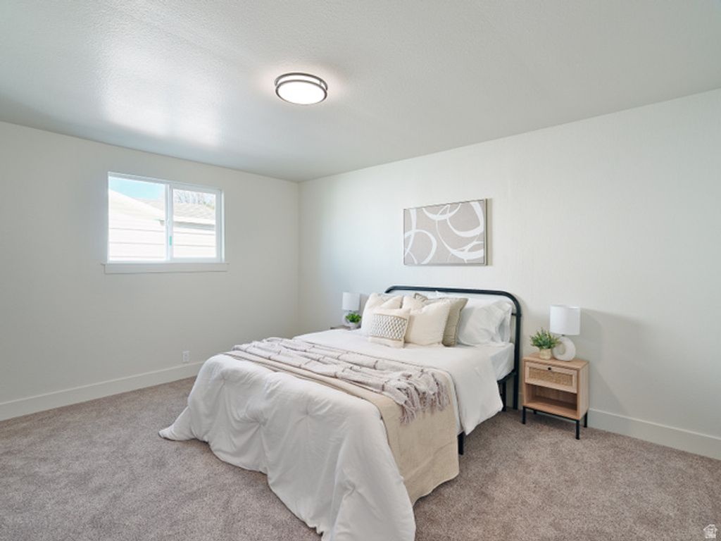 Image 14 of property listing at 5229 S KINGSWOOD DR, Taylorsville, UT 84129