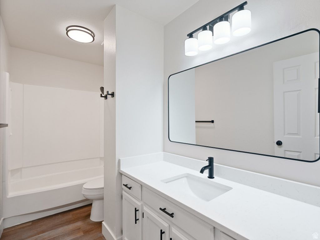 Image 18 of property listing at 5229 S KINGSWOOD DR, Taylorsville, UT 84129