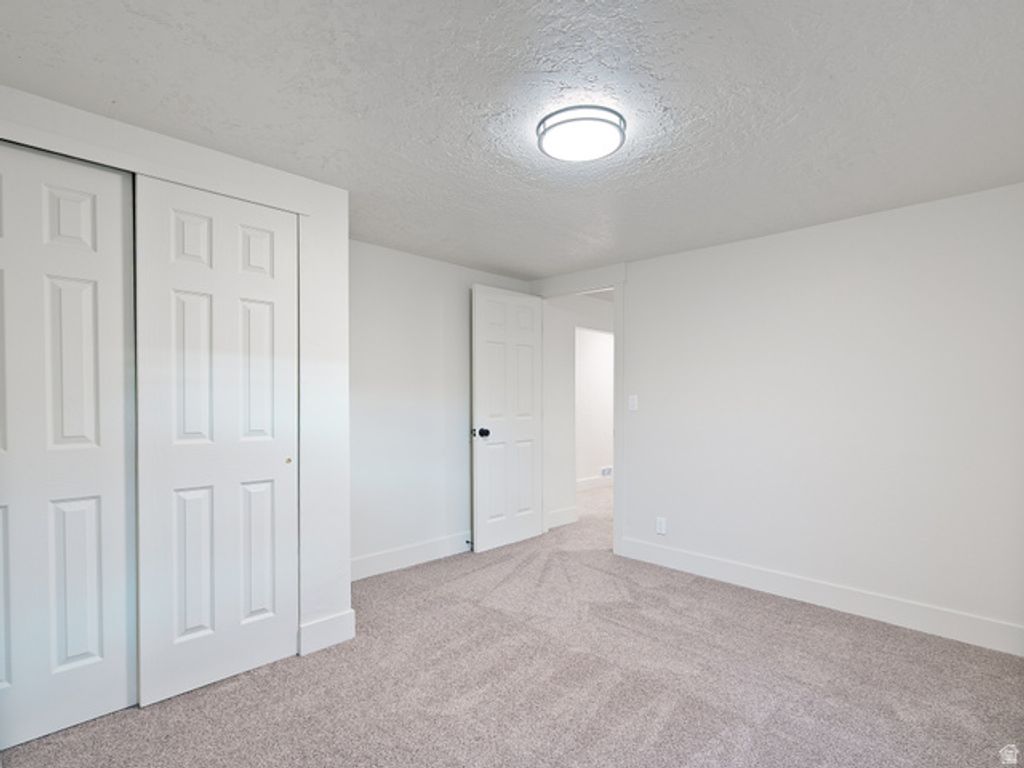 Image 23 of property listing at 5229 S KINGSWOOD DR, Taylorsville, UT 84129