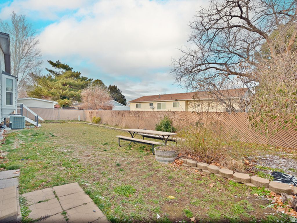 Image 28 of property listing at 5229 S KINGSWOOD DR, Taylorsville, UT 84129