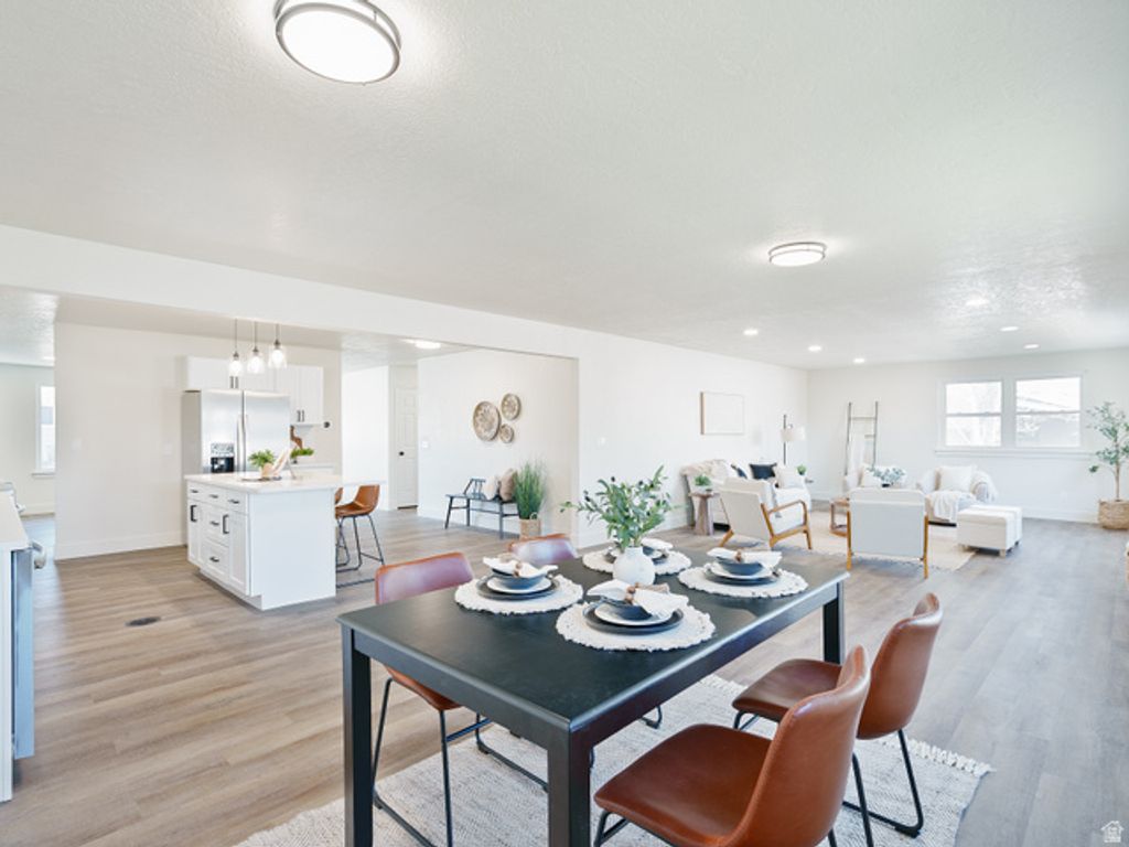 Image 4 of property listing at 5229 S KINGSWOOD DR, Taylorsville, UT 84129