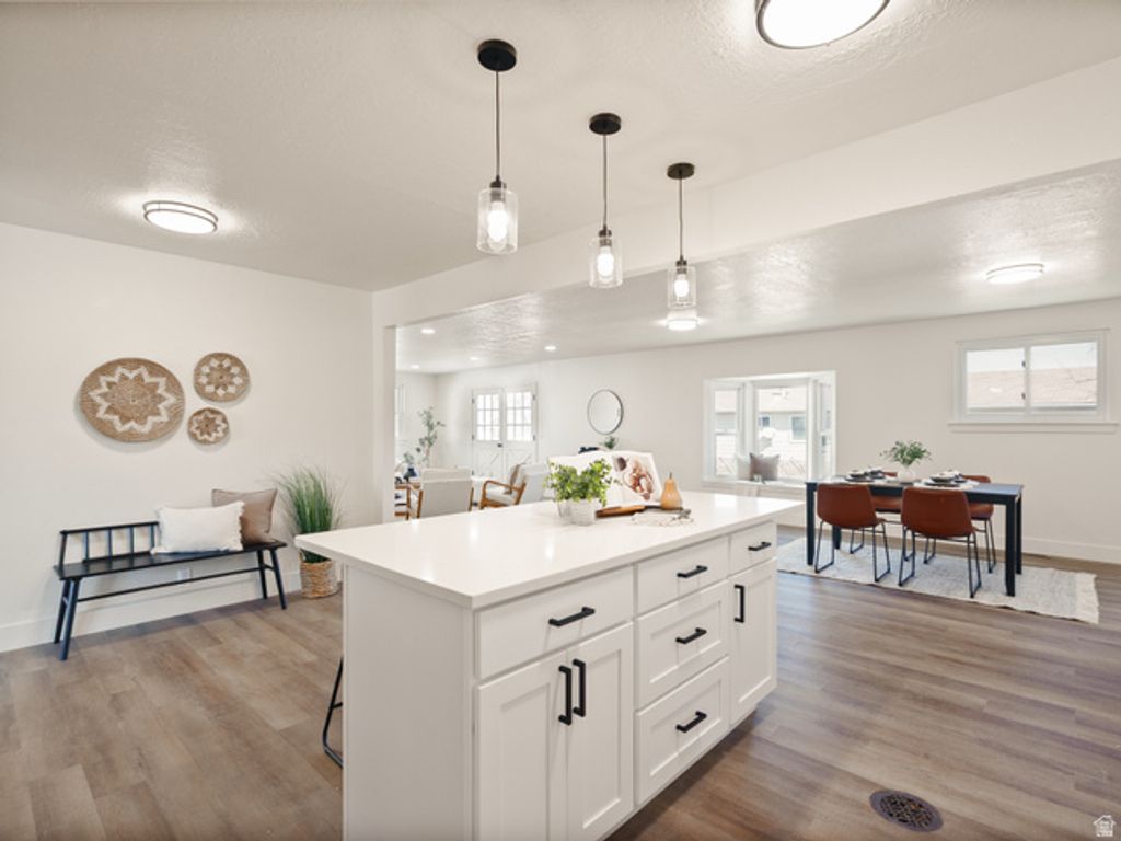 Image 8 of property listing at 5229 S KINGSWOOD DR, Taylorsville, UT 84129