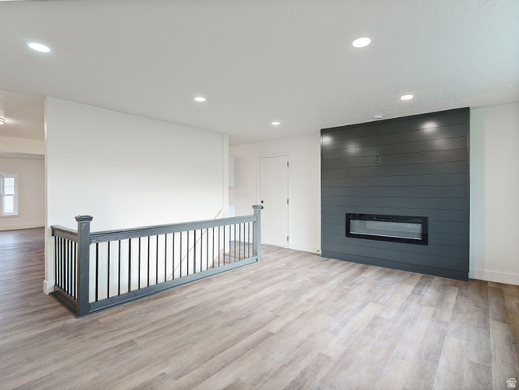 Image 9 of property listing at 5229 S KINGSWOOD DR, Taylorsville, UT 84129