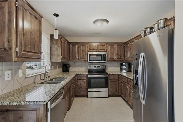 2450 Lowenstein Drive, Lee's Summit, MO 64081