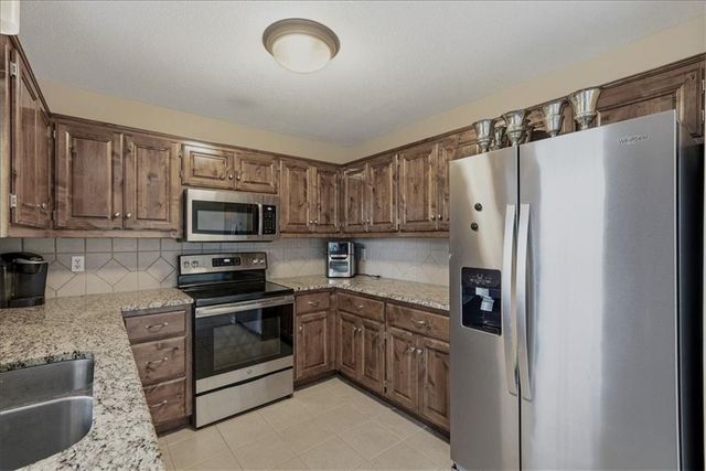 2450 Lowenstein Drive, Lee's Summit, MO 64081
