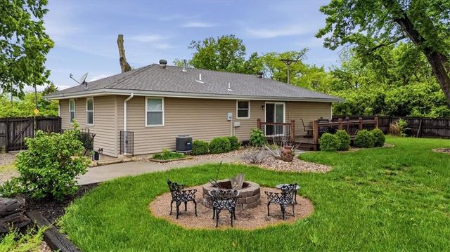 2450 Lowenstein Drive, Lee's Summit, MO 64081