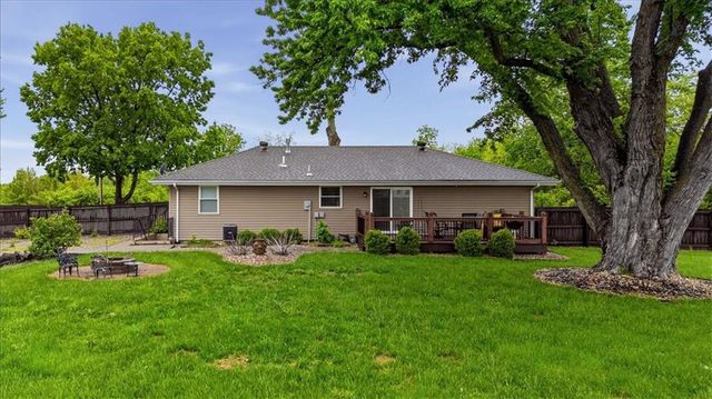 2450 Lowenstein Drive, Lee's Summit, MO 64081