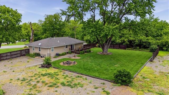 2450 Lowenstein Drive, Lee's Summit, MO 64081