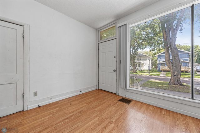 1140 8th Street N, Fargo, ND 58102