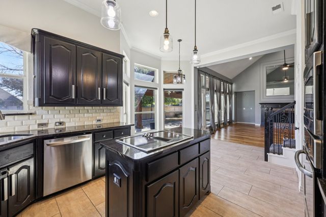 806 Parkwood Court, Mckinney, TX 75072