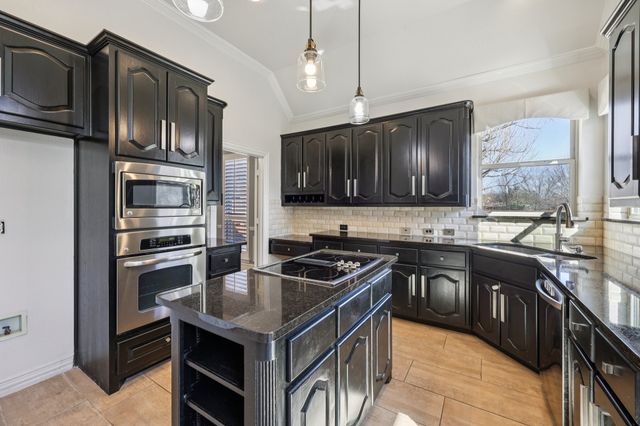 806 Parkwood Court, Mckinney, TX 75072