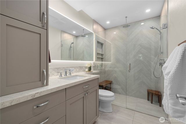 2630 NW Oakcrest Drive, Issaquah, WA 98027